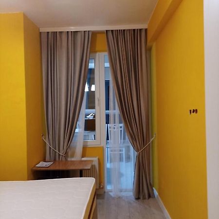 One Room With A Shared Bathroom Кишинев Екстериор снимка